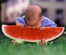 baby_eat_watermelon